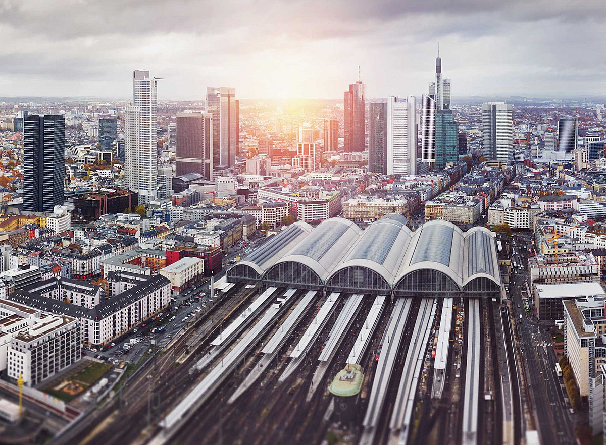 Warum liegen Bahnhofsviertel am Abstellgleis? Stadtforscherin Anke